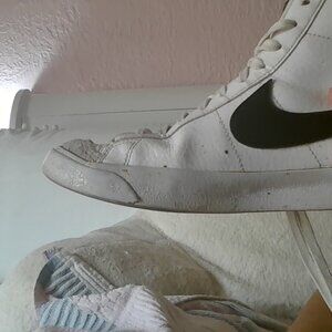 Nike Woman's Blazers Mid '77